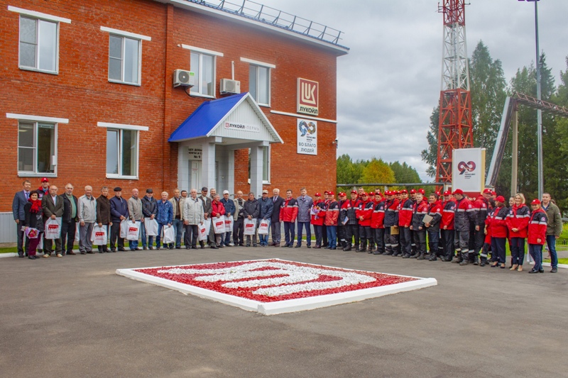 Ветераны получили памятные подарки