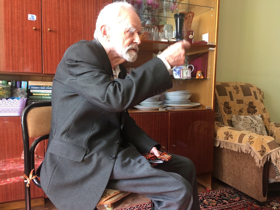 Семён Дмитриевич в свои 96 лет удивительно точно помнит всю хронологию событий своей службы и жизни того времени